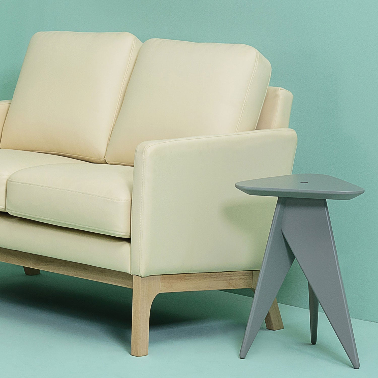 TRIANNA Stool